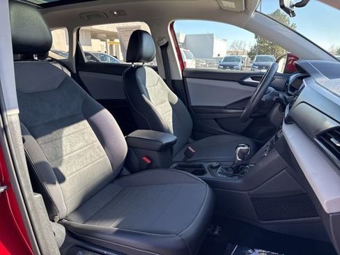 Used 2022 Volkswagen Taos SE w/ Panoramic Sunroof Package image 10