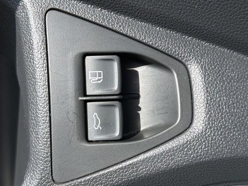 Certified 2023 Volkswagen Jetta SE FWD image 35