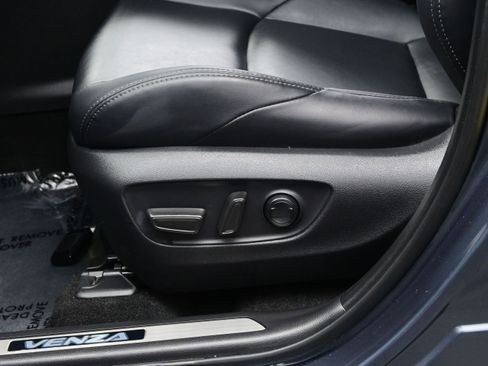 Used 2023 Toyota Venza XLE AWD/4WD image 11