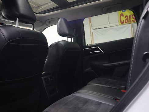 Used 2022 Mitsubishi Outlander SE image 17