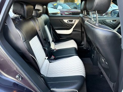 Used 2017 INFINITI QX70 AWD w/ Limited Package image 19