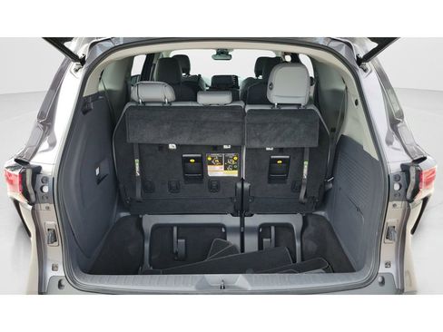 Certified 2021 Toyota Sienna XLE FWD image 9