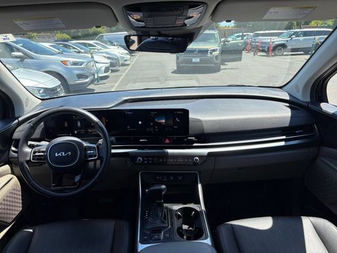 Used 2026 Kia Carnival FWD image 36