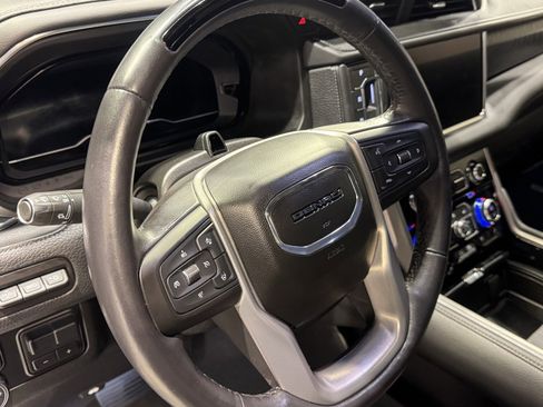 Used 2024 GMC Yukon Denali w/ Denali Reserve Package image 15