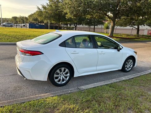 Used 2021 Toyota Corolla LE FWD image 6