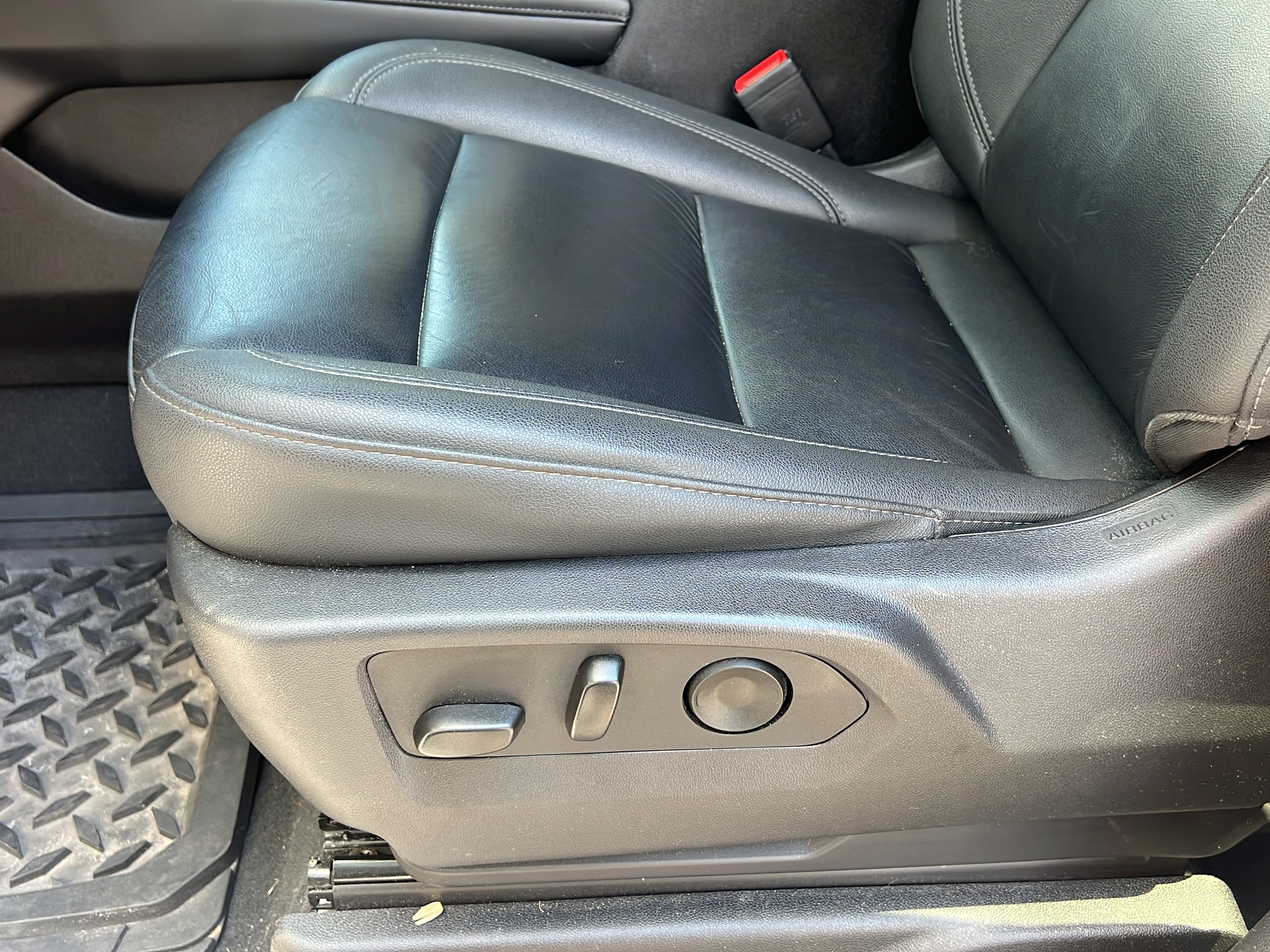 Used 2025 Chevrolet Tahoe LT RWD image 14