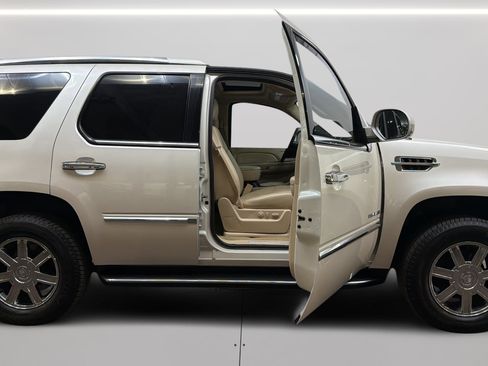 Used 2007 Cadillac Escalade AWD w/ Climate Package image 21