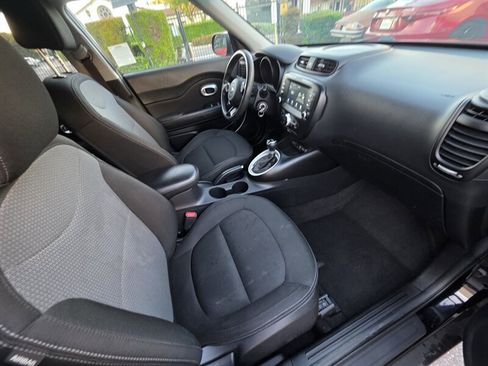 Used 2018 Kia Soul + FWD image 16