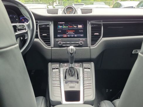 Certified 2018 Porsche Macan AWD/4WD image 22
