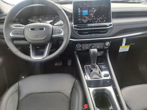 New 2026 Jeep Compass Latitude image 19