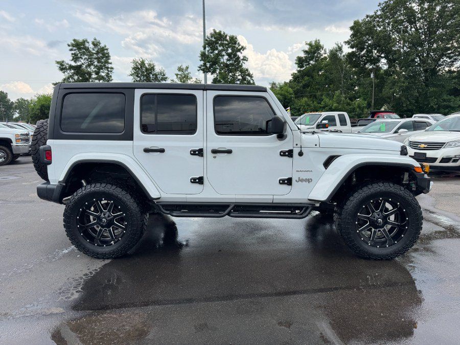 Used 2018 Jeep Wrangler Unlimited Sahara AWD/4WD image 6