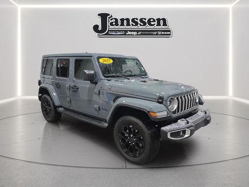 Used 2025 Jeep Wrangler Unlimited Sahara AWD/4WD image 6