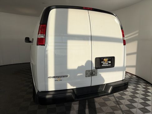 Used 2021 Chevrolet Express 2500 w/ Driver Convenience Package image 4