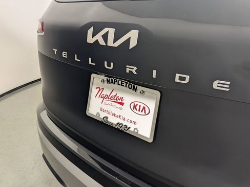 Used 2025 Kia Telluride S FWD image 8