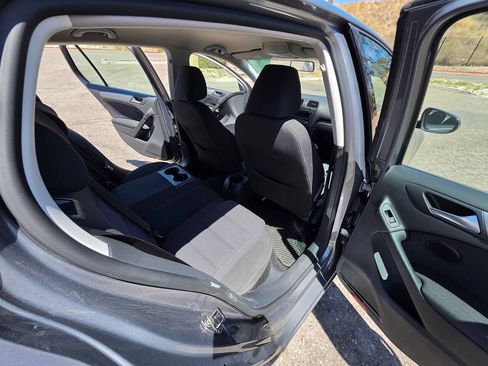 Used 2012 Volkswagen Golf 4-Door FWD image 29