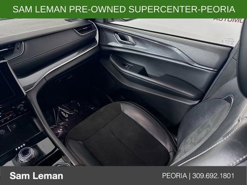 Used 2023 Jeep Grand Cherokee Altitude image 23