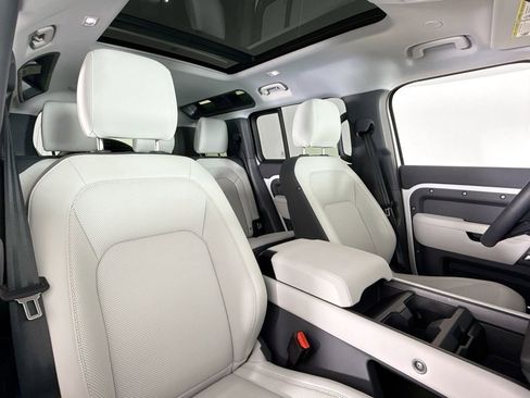 Used 2025 Land Rover Defender 110 X-Dynamic SE image 14