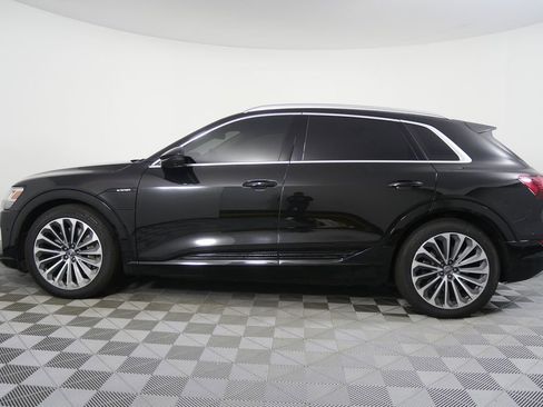 Used 2019 Audi e-tron Prestige w/ Prestige Package image 6