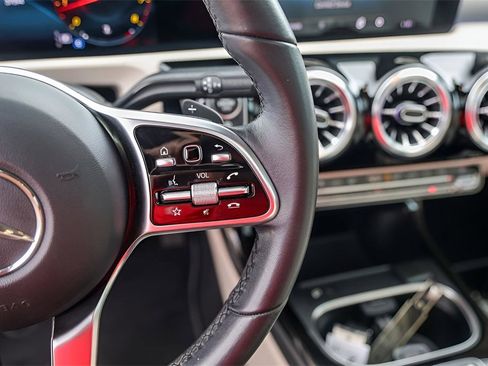 Used 2022 Mercedes-Benz CLA 250 image 13