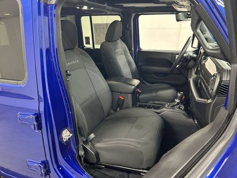 Used 2019 Jeep Wrangler Unlimited Sahara AWD/4WD image 23
