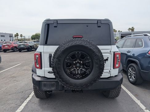 Used 2024 Ford Bronco Wildtrak image 5