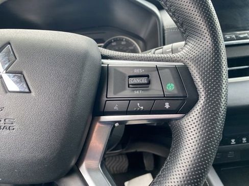 Used 2024 Mitsubishi Outlander SE image 15