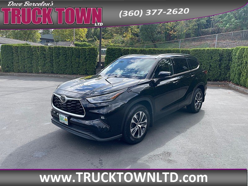 Used 2021 Toyota Highlander XLE AWD/4WD image 1