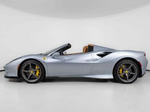 Used 2022 Ferrari F8 Tributo image 3