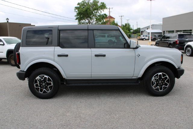 New 2026 Ford Bronco Outer Banks AWD/4WD image 3
