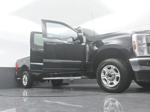 Certified 2025 Ford F250 XLT AWD/4WD image 29