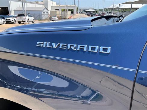 Used 2022 Chevrolet Silverado 1500 LT AWD/4WD image 33