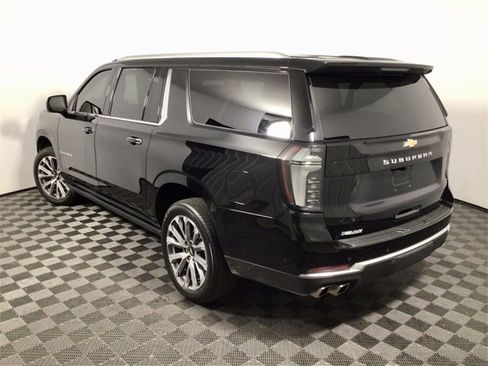Used 2025 Chevrolet Suburban High Country image 10