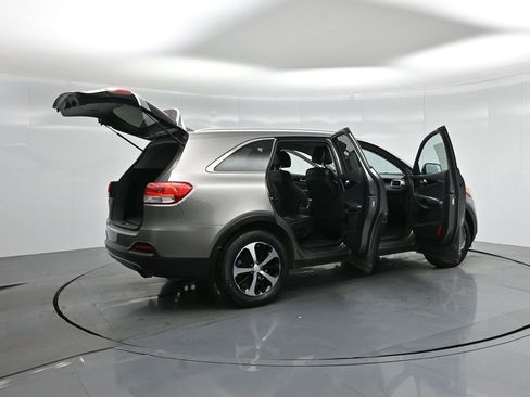 Used 2017 Kia Sorento EX image 6