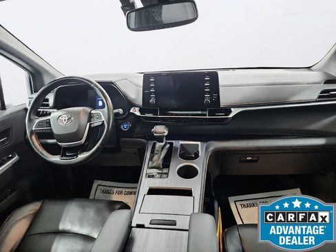 Used 2022 Toyota Sienna XSE FWD image 34