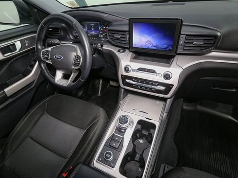 Used 2022 Ford Explorer XLT image 18