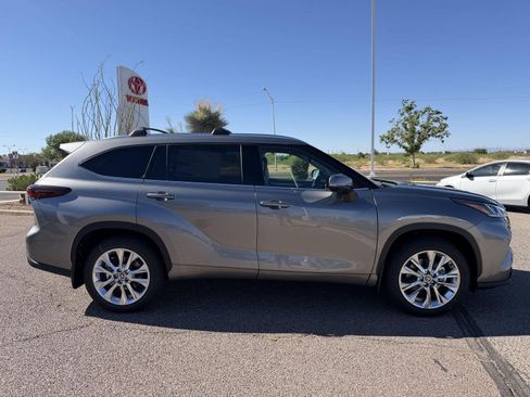 New 2026 Toyota Highlander Limited AWD/4WD image 6