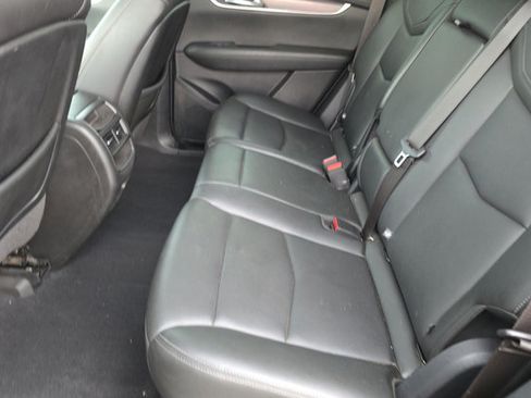 Used 2021 Cadillac XT5 Luxury FWD image 7