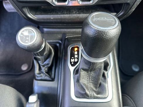 Used 2021 Jeep Gladiator Willys AWD/4WD image 33