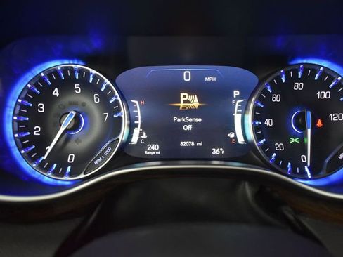 Used 2023 Chrysler Pacifica Limited image 19