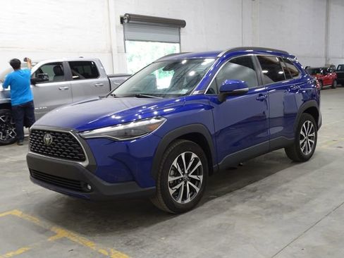 Used 2022 Toyota Corolla Cross XLE image 2