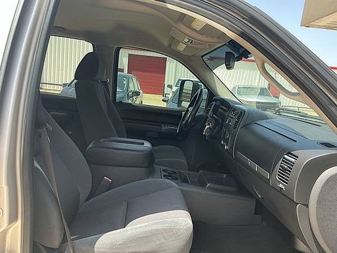 Used 2009 Chevrolet Silverado 2500 LT w/ Exterior Plus Package RWD image 11