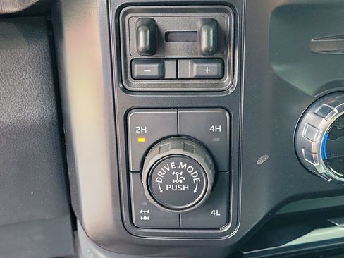 Certified 2026 Ford F250 Platinum w/ Tremor Off-Road Package AWD/4WD image 27