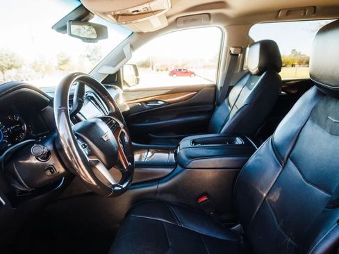 Used 2017 Cadillac Escalade ESV 2WD image 11