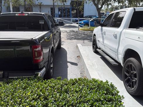 Used 2019 RAM 1500 Laramie RWD image 7