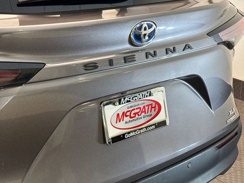 Used 2023 Toyota Sienna XLE w/ XLE Plus Package image 6
