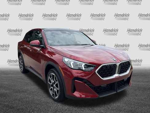 Certified 2025 BMW X2 xDrive28i AWD/4WD image 2