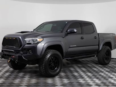 Used 2017 Toyota Tacoma TRD Sport w/ Tow Package (A/T)