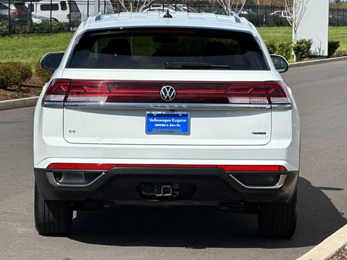 Used 2025 Volkswagen Atlas Cross Sport SE AWD/4WD image 4