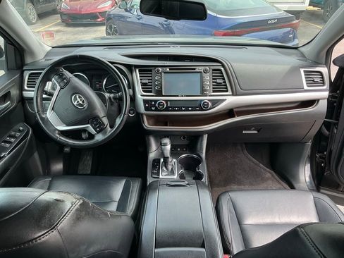 Used 2014 Toyota Highlander XLE AWD/4WD image 17