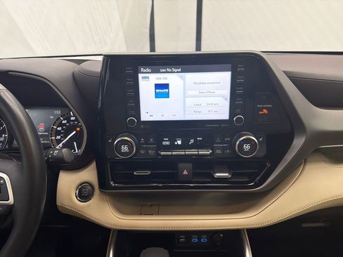 Used 2022 Toyota Highlander XLE image 31